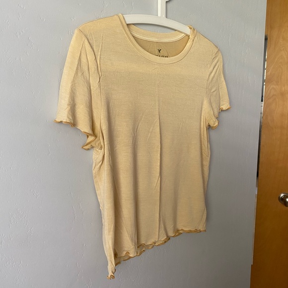 American Eagle Yellow Lettuce Hem Tee - Picture 3 of 4